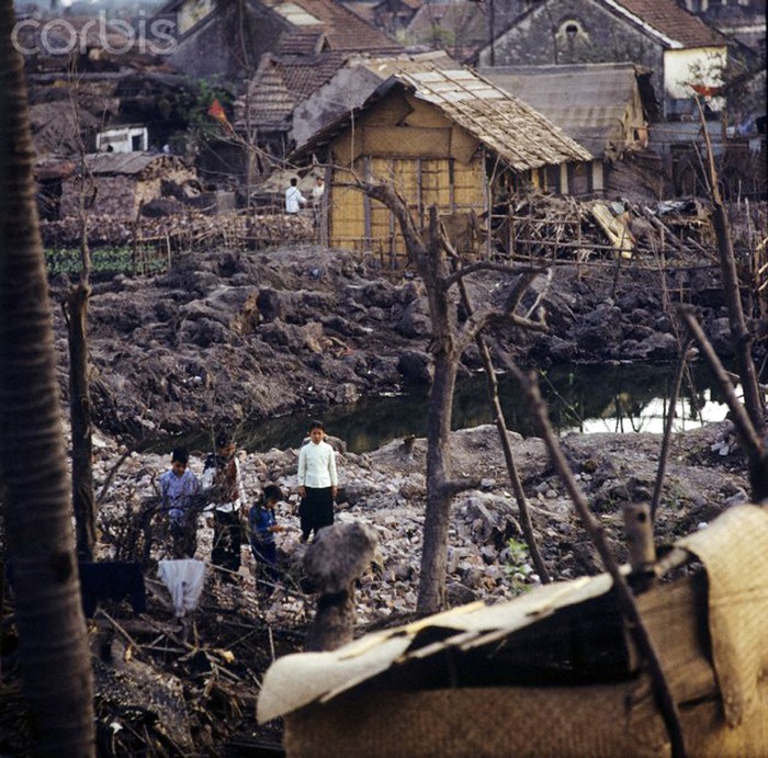 Khu phố Khâm Thiên, 1973. Ảnh: Corbis.